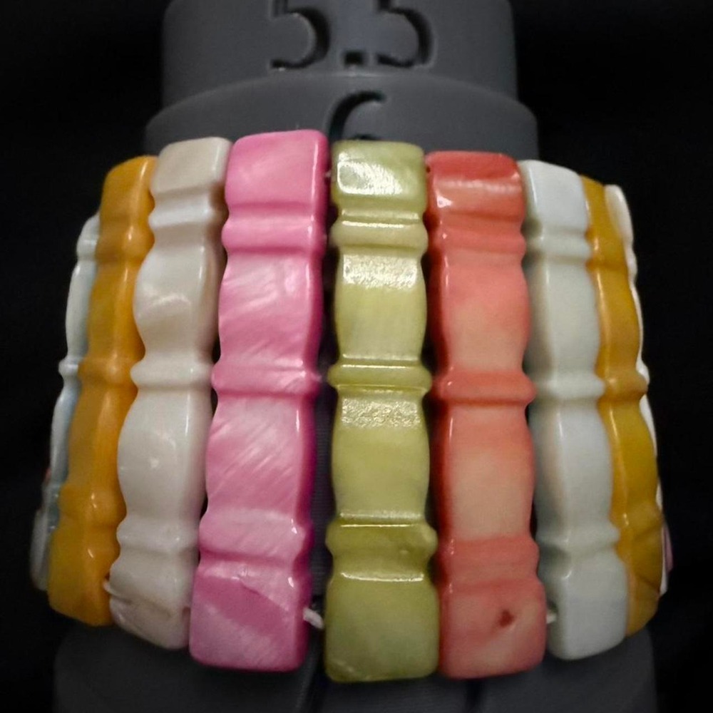 Pastel coloured shell bracelet stretch